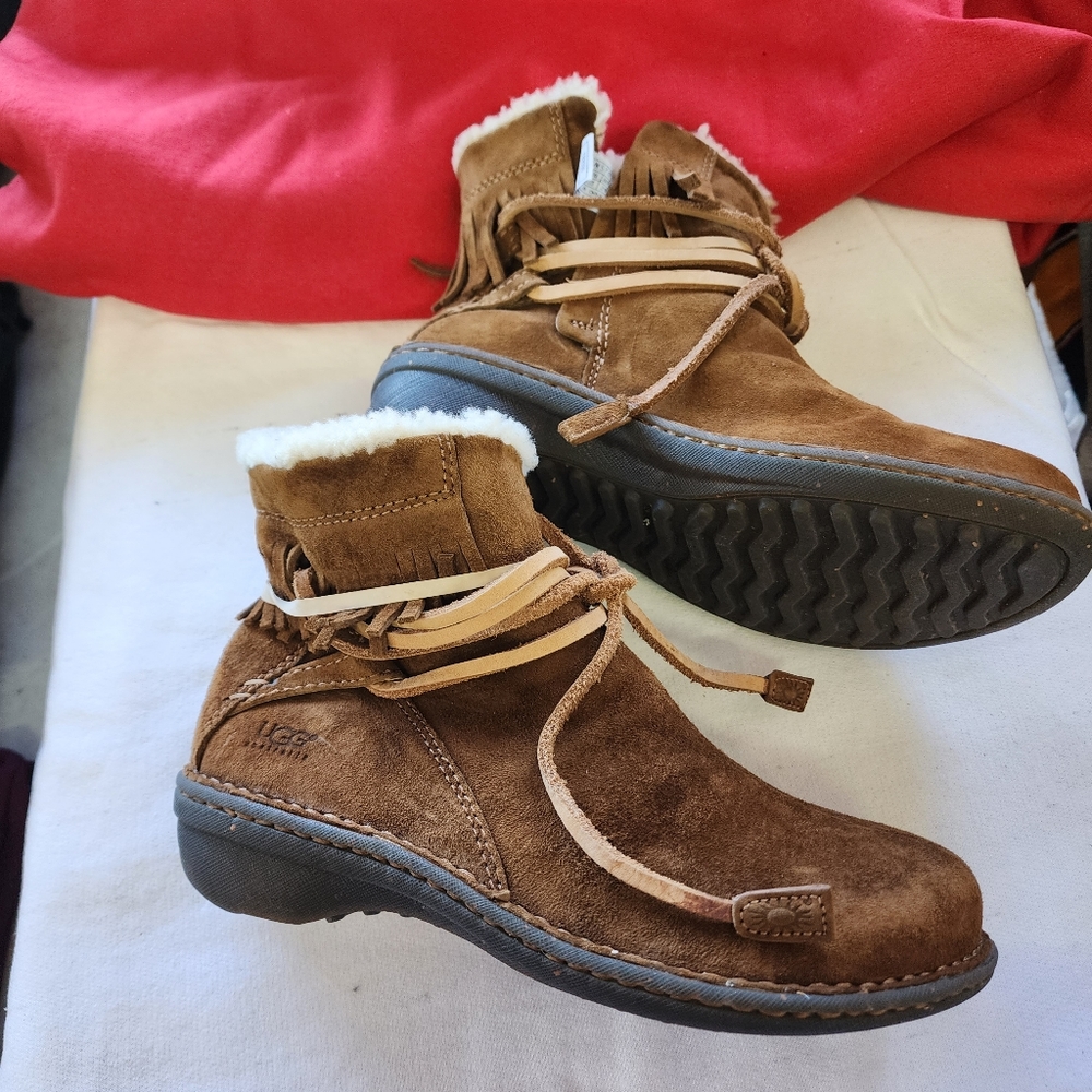 UGG Women’s Gaviota Suede Fringe Tie Boots Sheepskin Brown Size 7